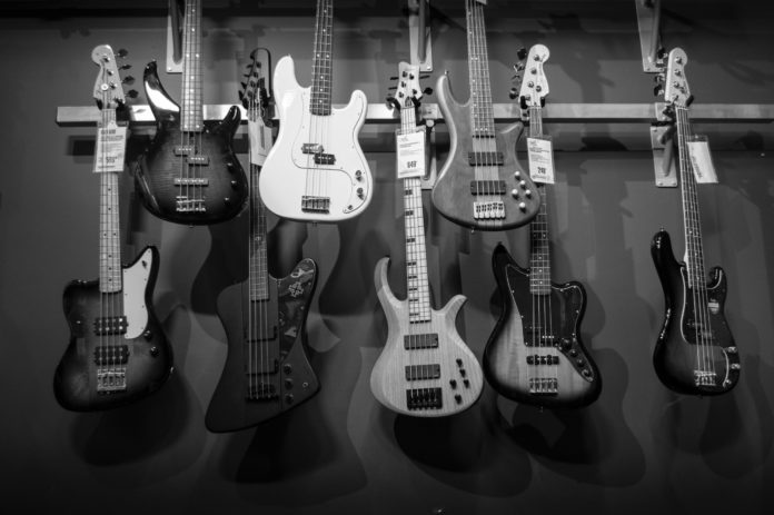 guitarras penduradas